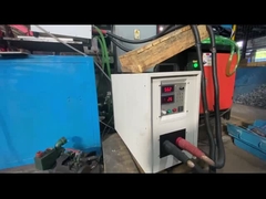 Thiết bị đúc nóng trực tuyến với cánh tay robot